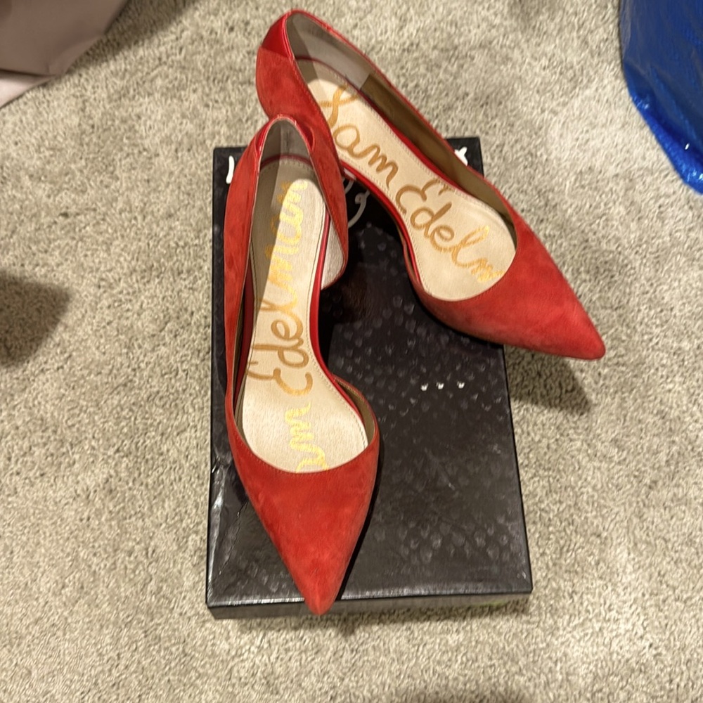 Sam Edelman Onyx red suede pointed toe pump. Size 8M